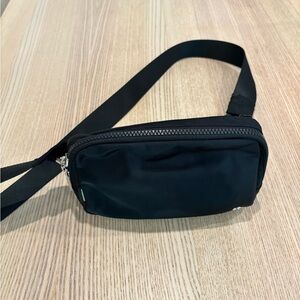 Lululemon Everywhere Belt Bag 2L Black